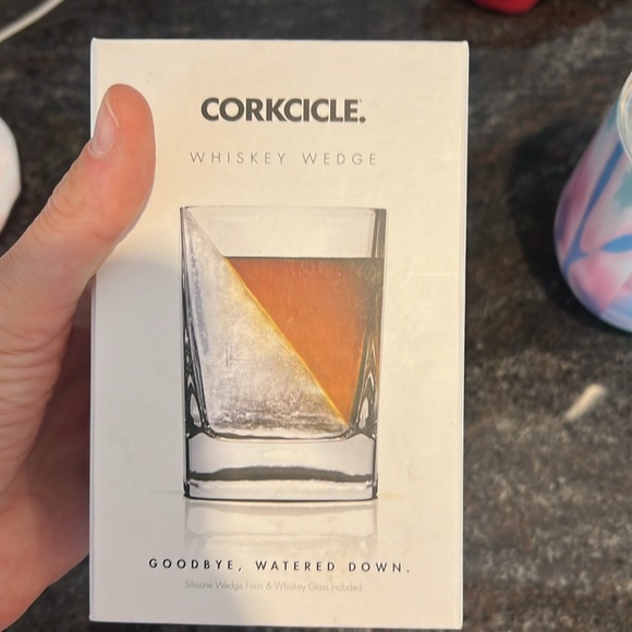VEUC used 1x CORKSICLE whiskey wedge and insulated glass tumbler - Picture 6 of 11
